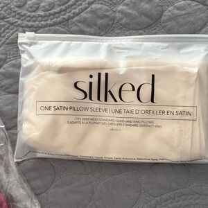 Silked Satin Pillow Sleeve - Elegant Cream